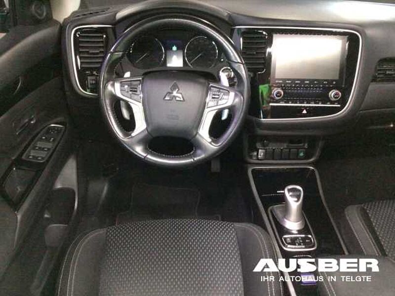 Mitsubishi Outlander PHEV Basis 4WD 2.4 Plug-in Hybrid 1. Hand GJR