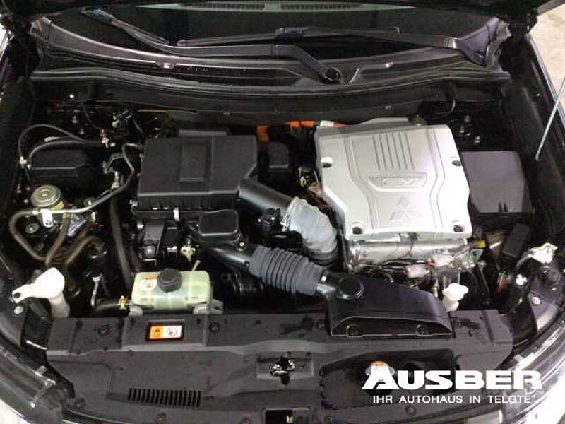 Mitsubishi Outlander PHEV Basis 4WD 2.4 Plug-in Hybrid 1. Hand GJR