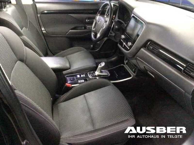 Mitsubishi Outlander PHEV Basis 4WD 2.4 Plug-in Hybrid 1. Hand GJR