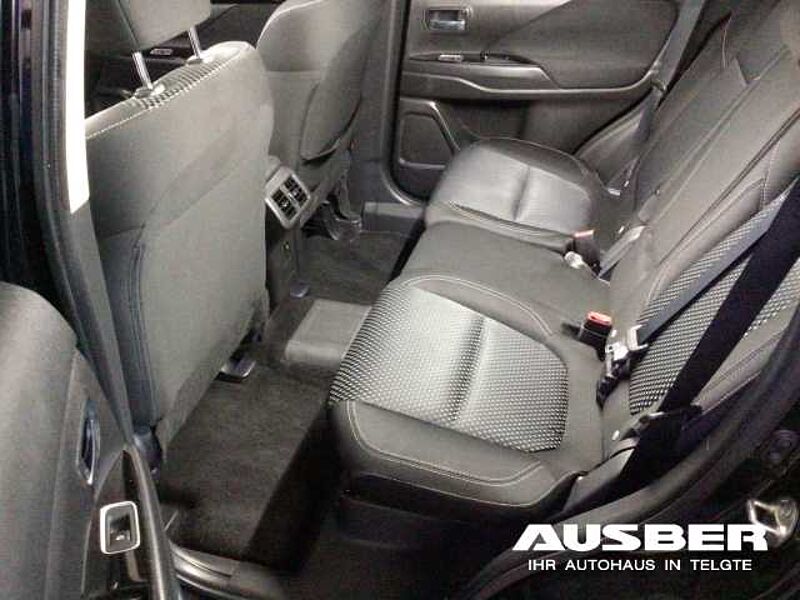 Mitsubishi Outlander PHEV Basis 4WD 2.4 Plug-in Hybrid 1. Hand GJR