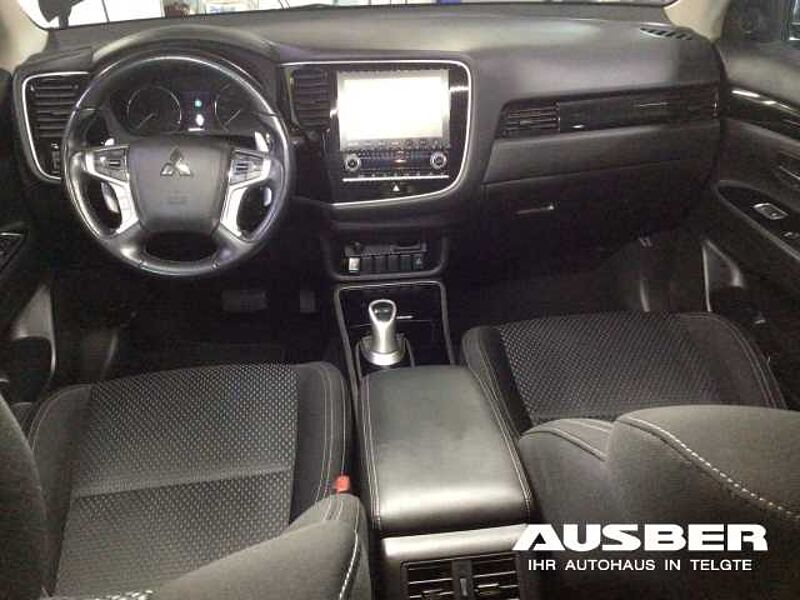 Mitsubishi Outlander PHEV Basis 4WD 2.4 Plug-in Hybrid 1. Hand GJR